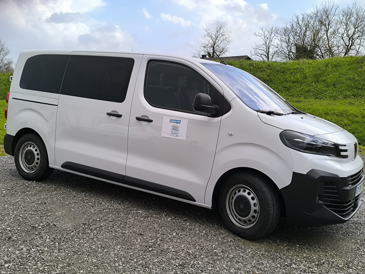 Image d'illustration pour : Un minibus pour les jeunes du basket de Cauneille !