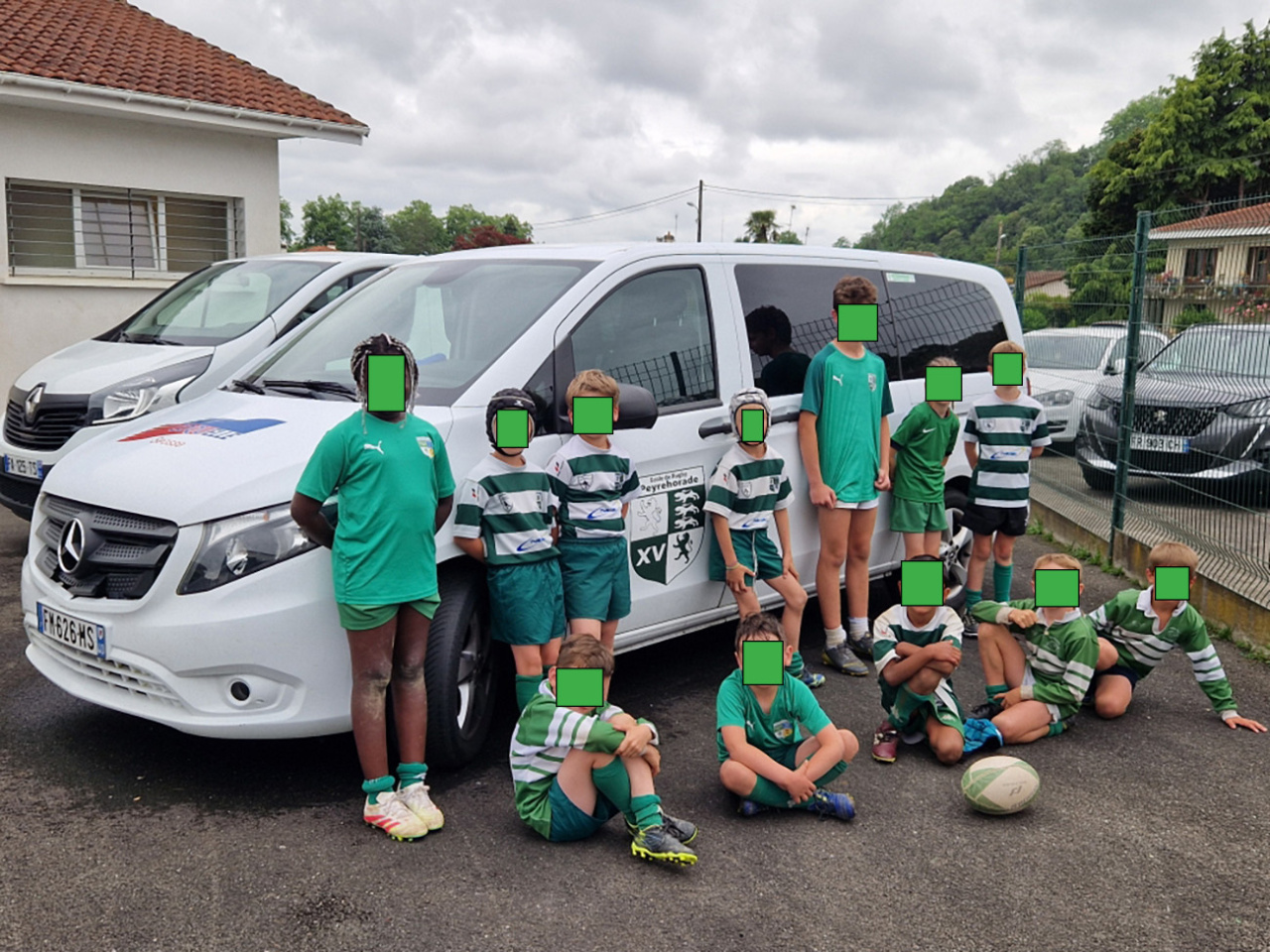 Image d'illustration pour : Deux minibus pour l'école de rugby !