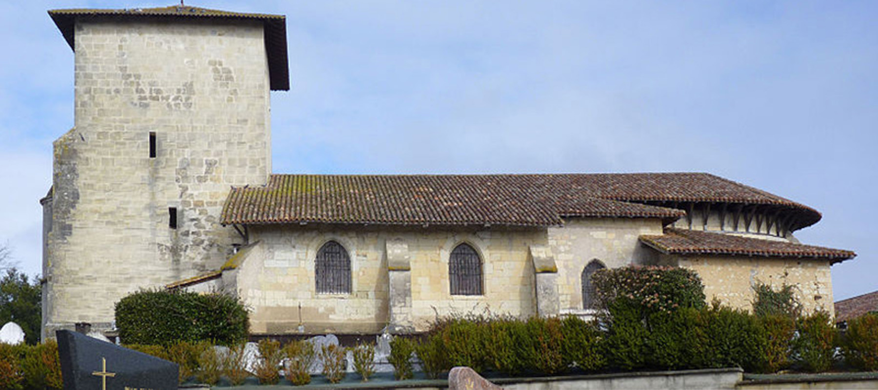 Façade_sud_(2)-_église_de_Montfort-en-Chalosse.jpg